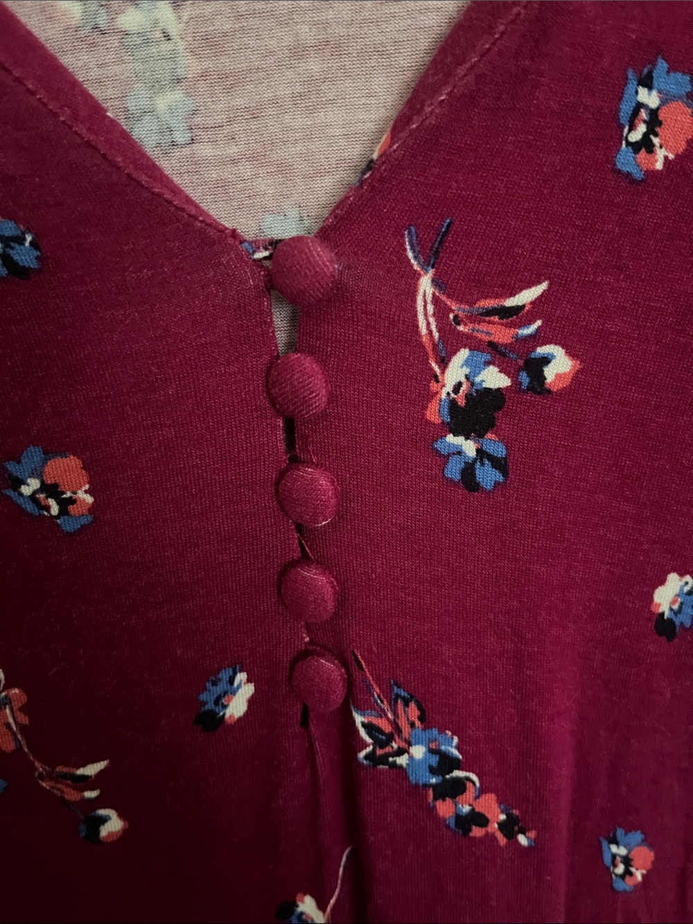 Liz Claiborne Maroon Floral V-Neck Blouse - Picture 3 of 6